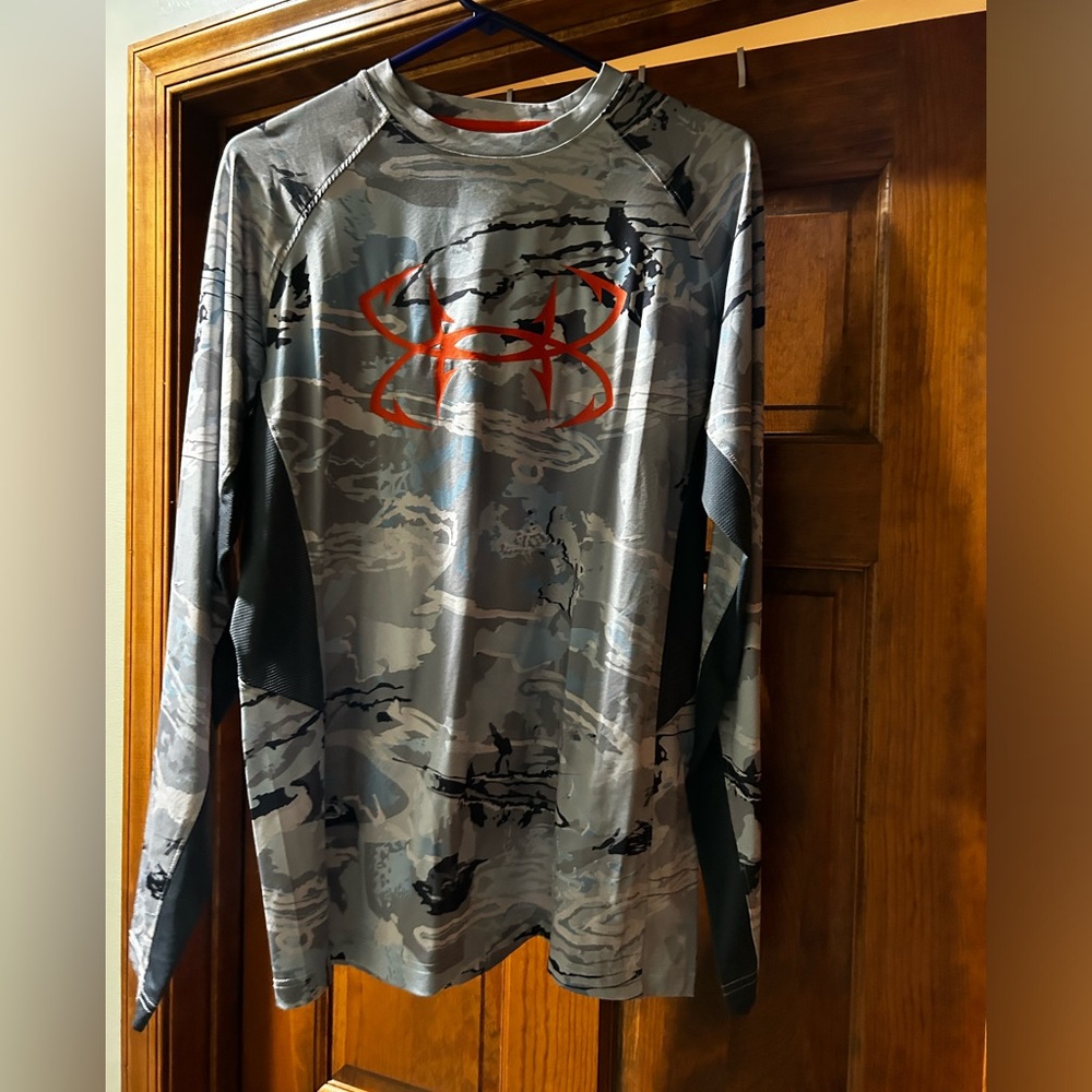 Under Armour Sports Shirt. Cool gear technology. Like New.